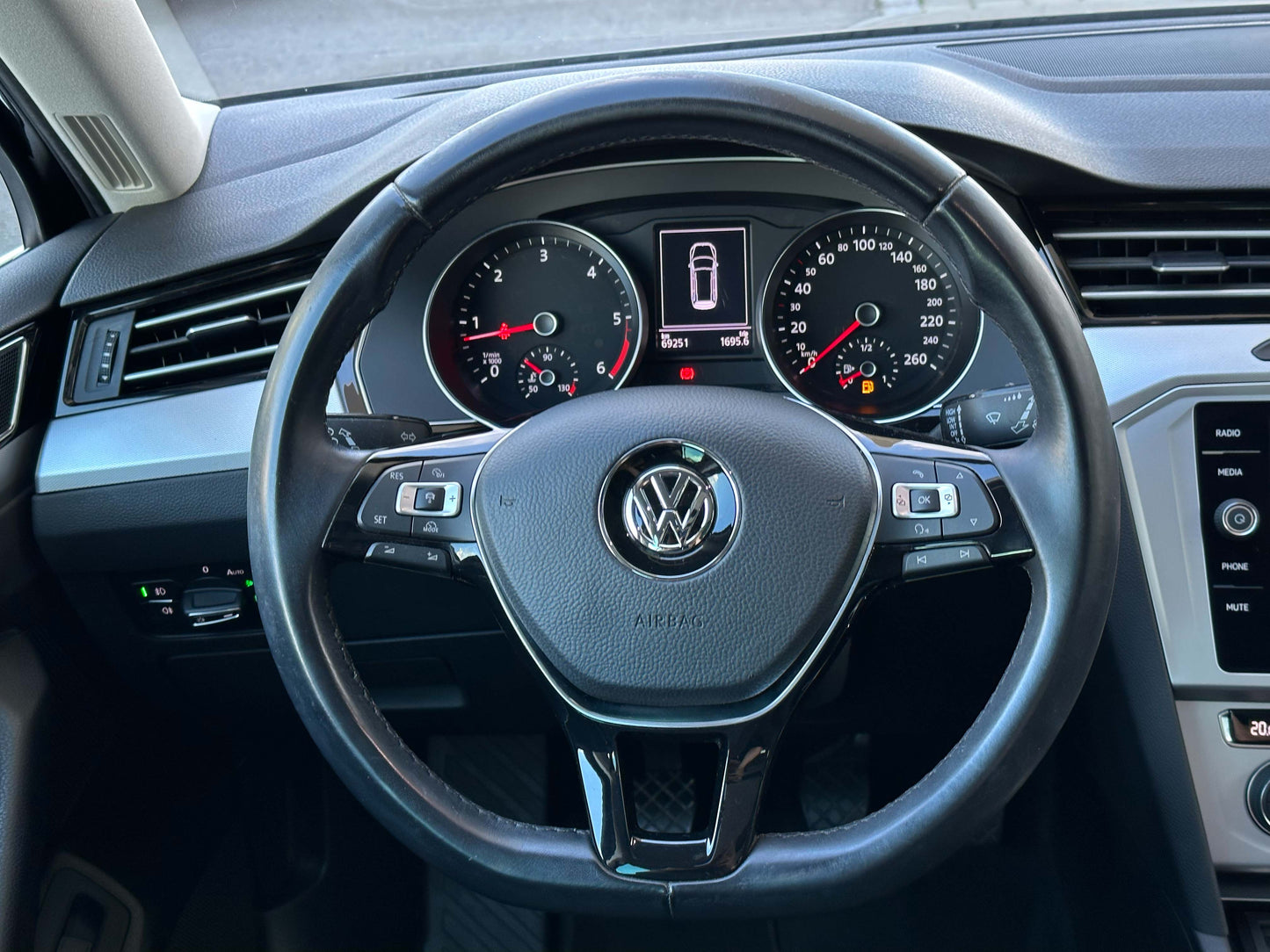 Gebrauchtwagen VW Passat Variant Comfortline BMT/Start-Stopp 2.0 TDI BMT COMP.MEDIA|PANO|3ZCLIMA|WINTER|DCC|UVM. I-ZAL 174 (Differenzbesteuert)